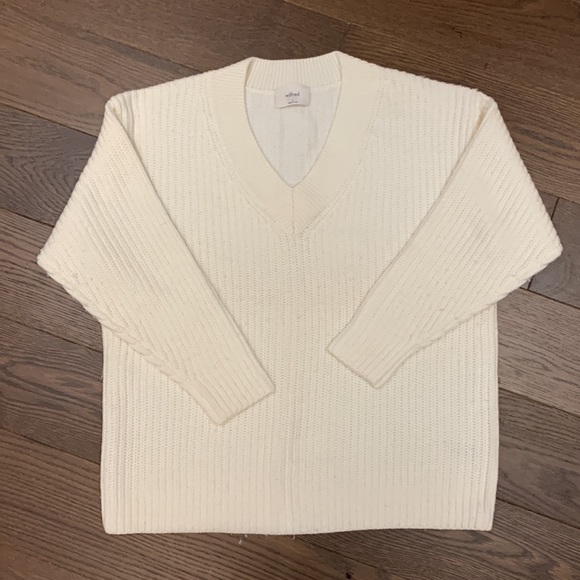 Aritzia Belize Sweater - Picture 5 of 6